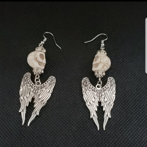π NWOT Skull Angel wings earrings 1 pair - Picture 4 of 5